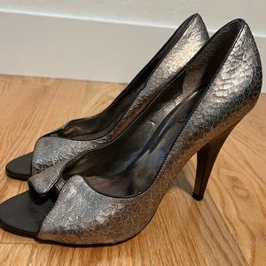 Carlos Santana Pounce high heels silver black cocktail leather peep toe, holiday